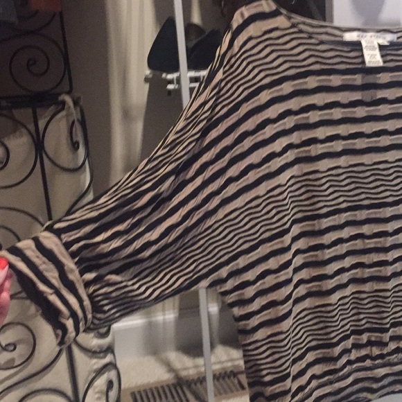 Max Studio 3/4” Sleeve shirt - XS - Picture 4 of 4